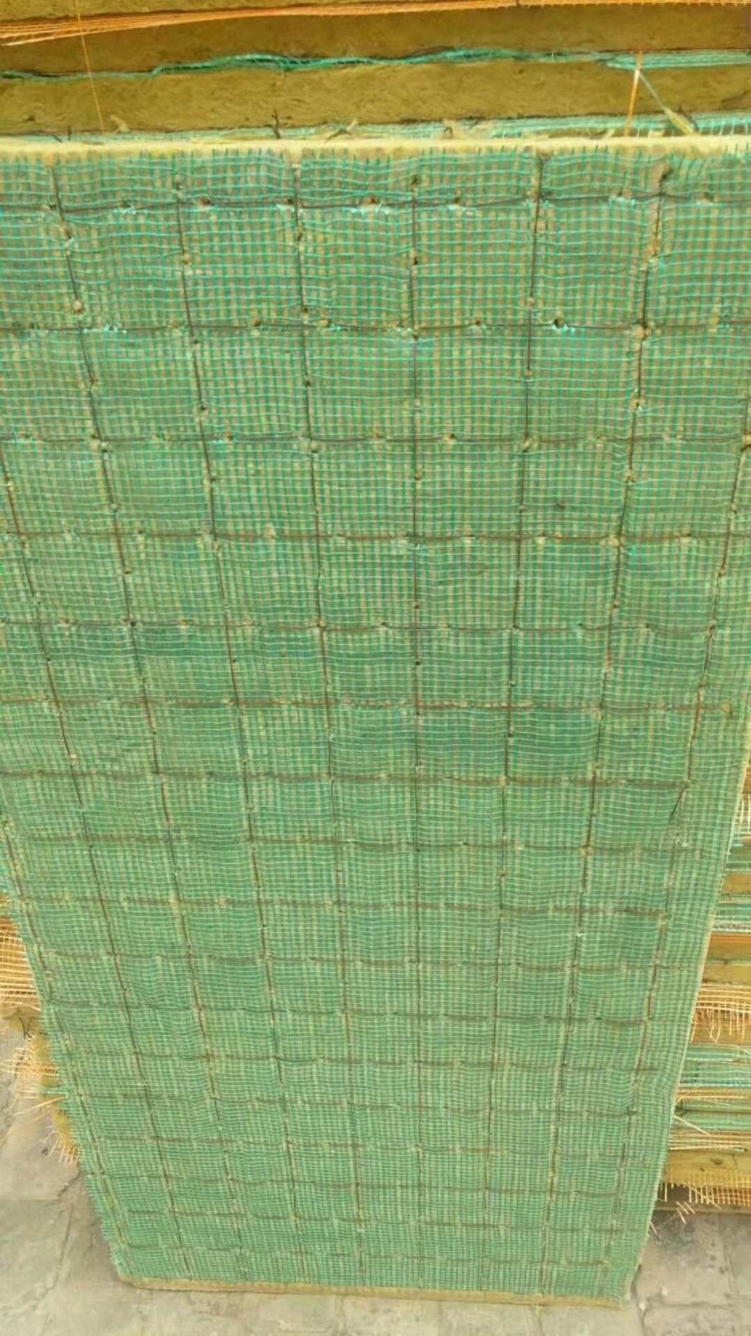 岩棉保溫網織增強闆